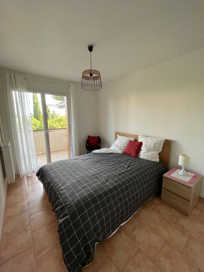 T2 Avec Terrasse & Parking A 5 Min Du Centre, 10 Min Des Plages Hyères Екстериор снимка