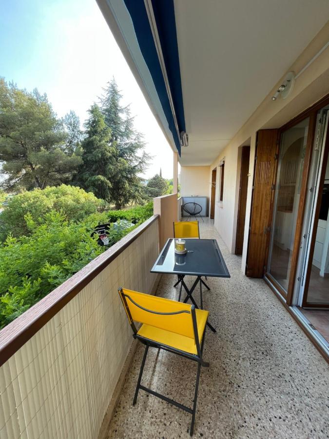 T2 Avec Terrasse & Parking A 5 Min Du Centre, 10 Min Des Plages Hyères Екстериор снимка