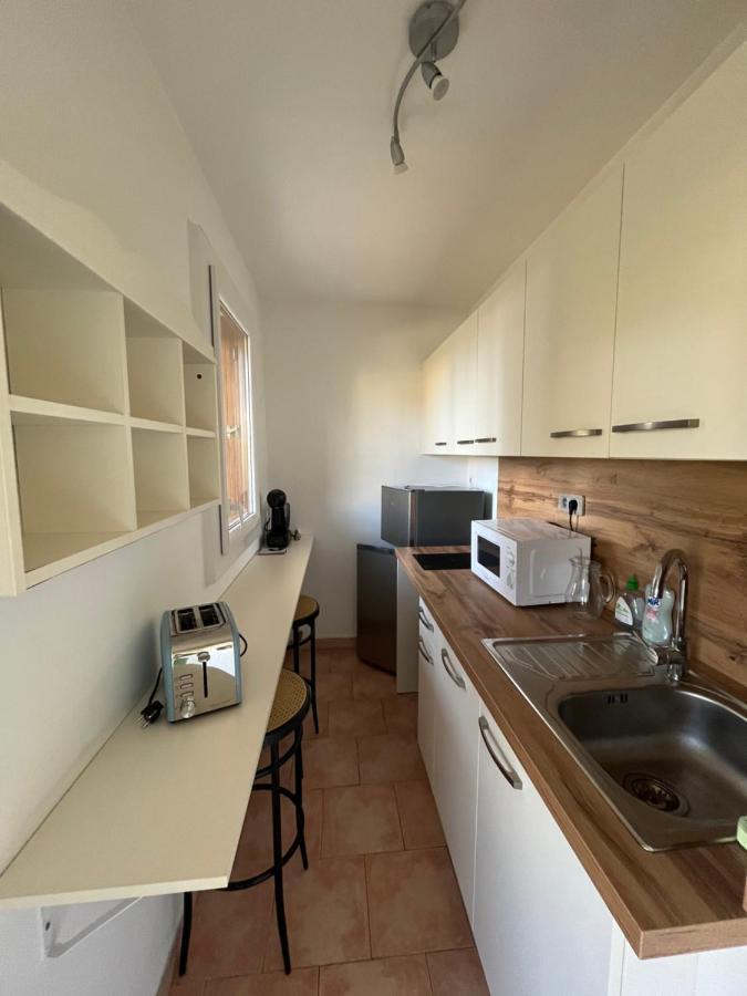 T2 Avec Terrasse & Parking A 5 Min Du Centre, 10 Min Des Plages Hyères Екстериор снимка
